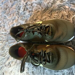 Nike Youth Size 3.5 Dark Green Athletic Shoes